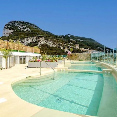 Ocean Spa Suite 11-Hosted By Sweetstay ยิบรอลตาร์ ภายนอก รูปภาพ