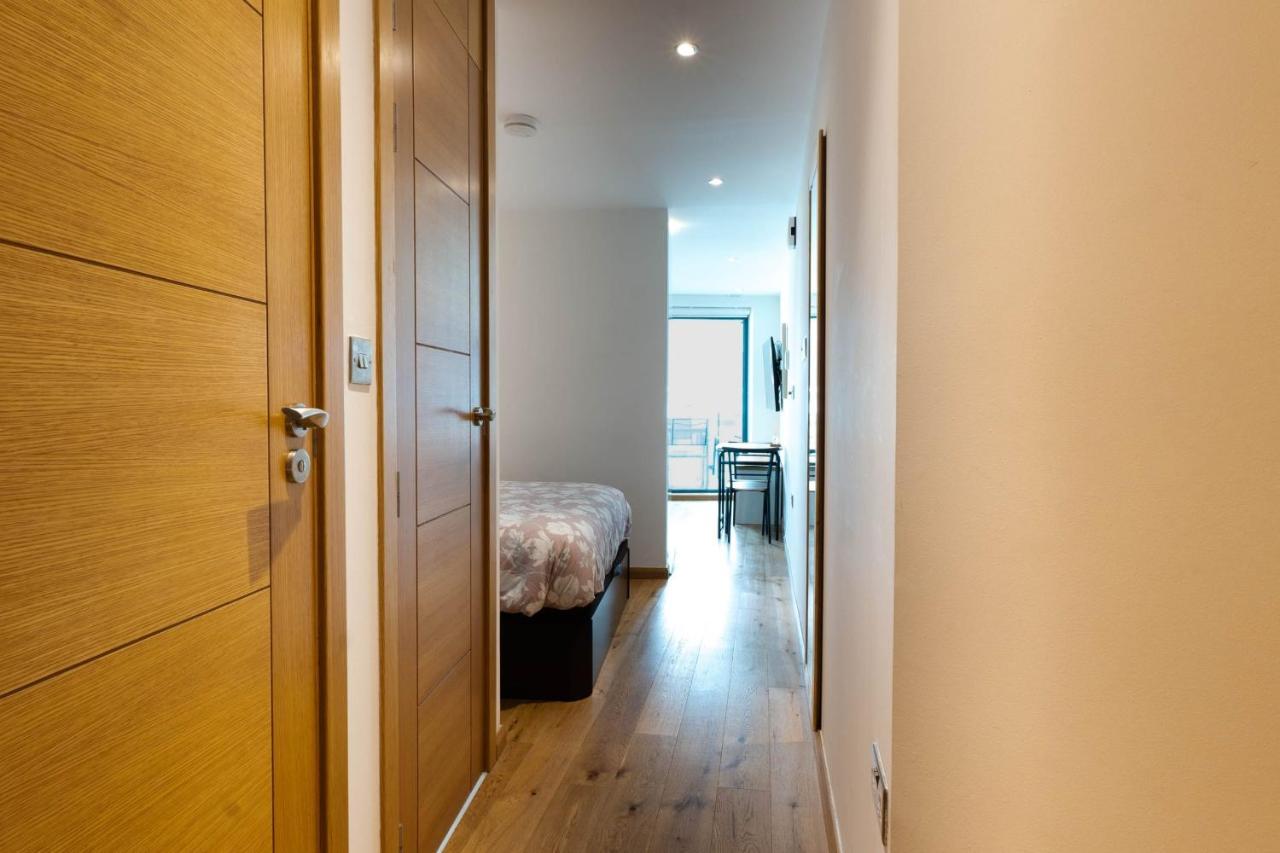 Ocean Spa Suite 11-Hosted By Sweetstay ยิบรอลตาร์ ภายนอก รูปภาพ