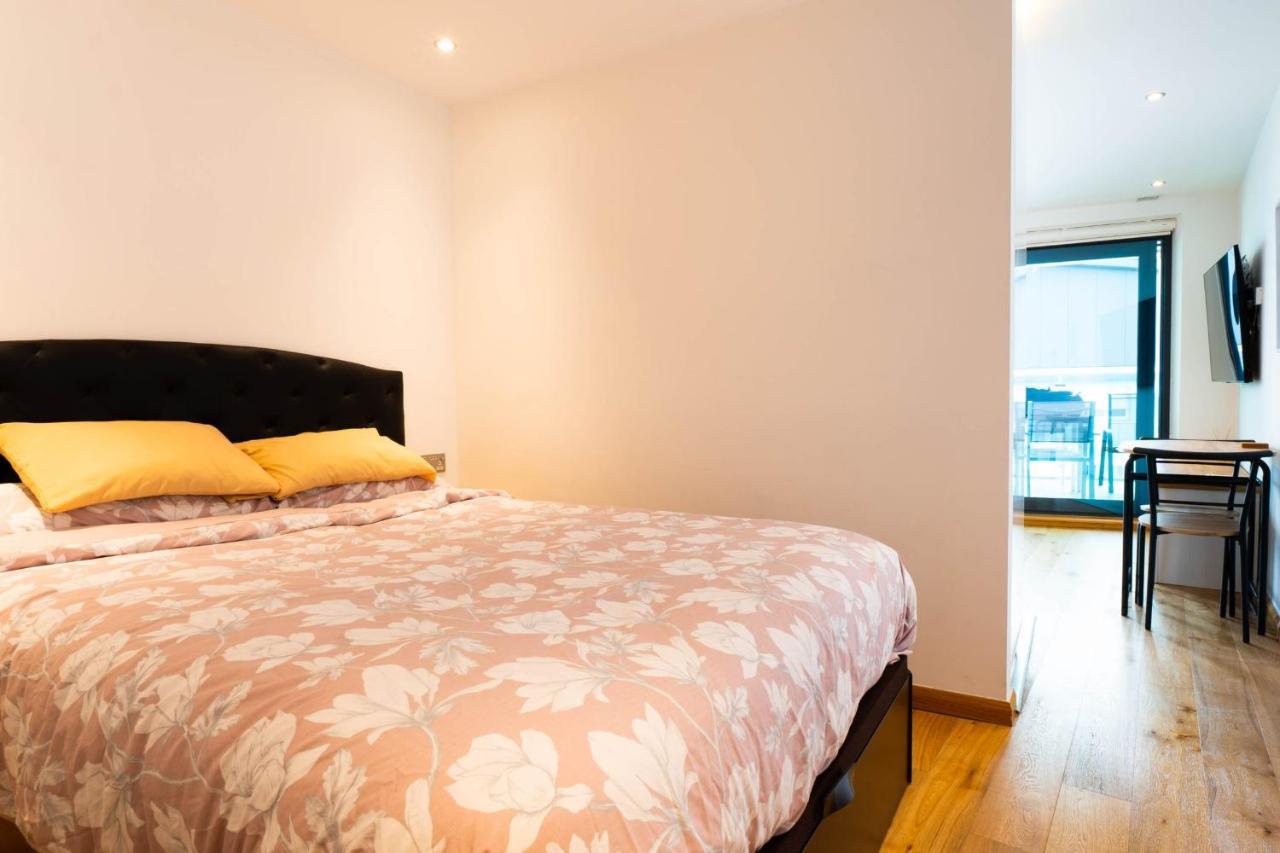 Ocean Spa Suite 11-Hosted By Sweetstay ยิบรอลตาร์ ภายนอก รูปภาพ